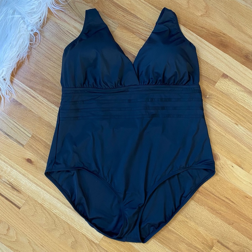 La Blanca New Island Goddess Multi Strap Cross Back S… Gem